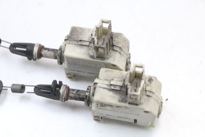 photo de MOTEUR OUVERTURE COFFRE PIAGGIO X8 125 (2004 - 2007) - Autre angle de vue