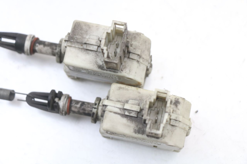 photo de MOTEUR OUVERTURE COFFRE PIAGGIO X8 125 (2004 - 2007) - Gros plan technique