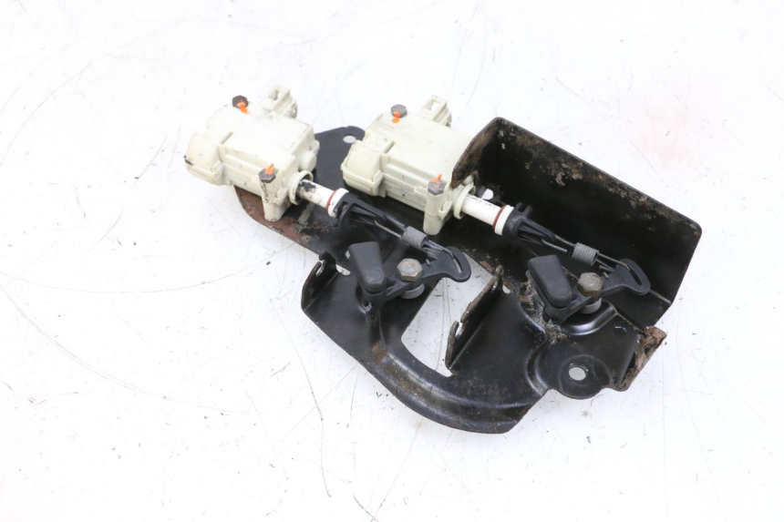 photo de MOTEUR OUVERTURE COFFRE PIAGGIO X8 125 (2004 - 2007) - Vue d’ensemble