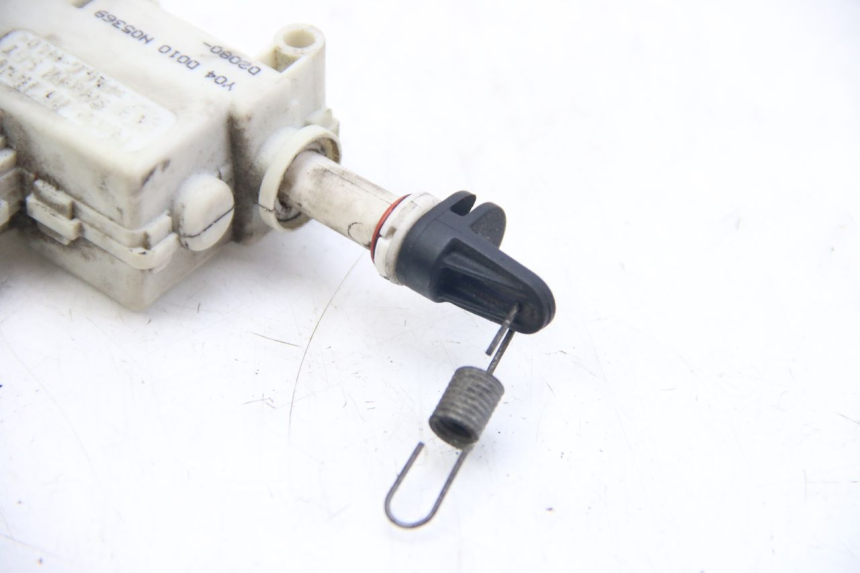 photo de MOTEUR OUVERTURE COFFRE PIAGGIO X9 EVOLUTION 125 (2003 - 2007) - Autre angle de vue