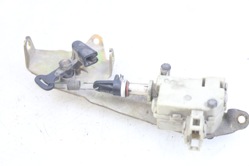 photo de MOTEUR OUVERTURE COFFRE PIAGGIO X9 EVOLUTION 125 (2003 - 2007) - Autre angle de vue