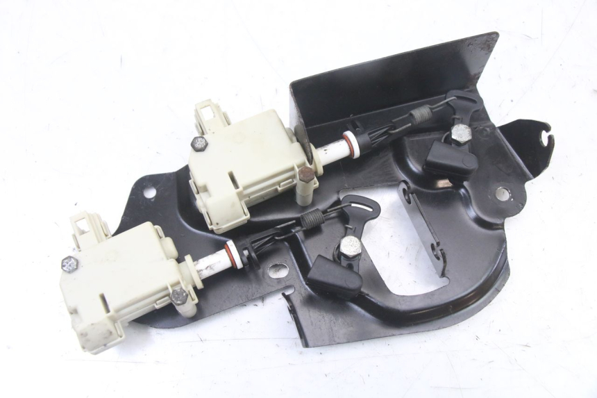 photo de MOTEUR OUVERTURE COFFRE PIAGGIO XEVO - X EVO 125 (2007 - 2017) - Vue principale