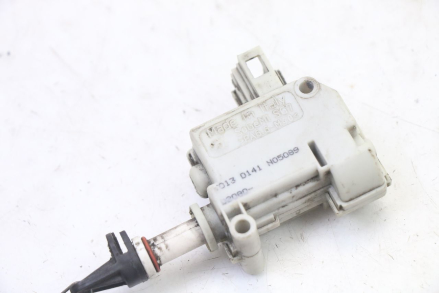 photo de MOTEUR OUVERTURE COFFRE PIAGGIO XEVO - X EVO 125 (2007 - 2017) - Détail de la pièce