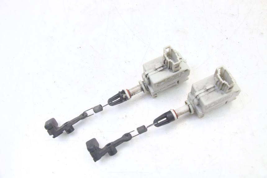 photo de MOTEUR OUVERTURE COFFRE PIAGGIO XEVO - X EVO 125 (2007 - 2017) - Autre angle de vue