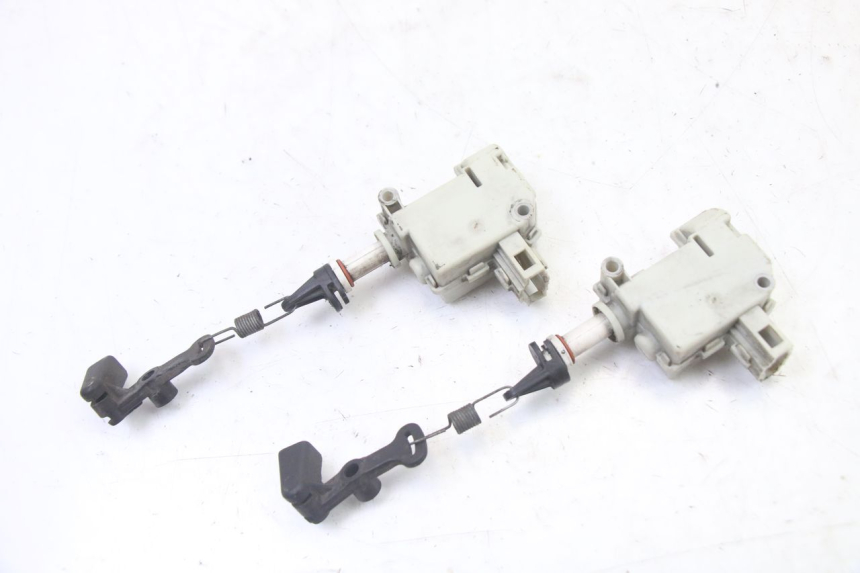 photo de MOTEUR OUVERTURE COFFRE PIAGGIO XEVO - X EVO 125 (2007 - 2017) - Vue d’ensemble