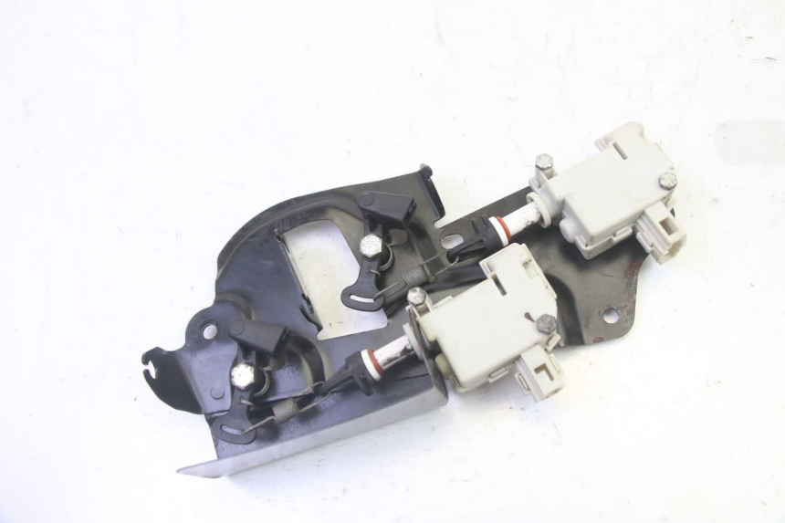 photo de MOTEUR OUVERTURE COFFRE PIAGGIO XEVO - X EVO 125 (2007 - 2017) - Autre angle de vue