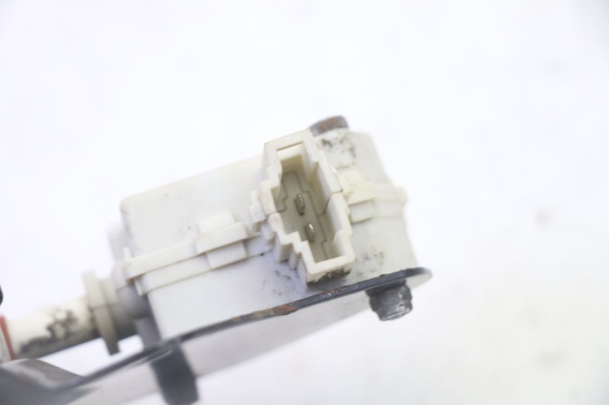 photo de MOTEUR OUVERTURE COFFRE PIAGGIO XEVO - X EVO 125 (2007 - 2017) - Vue d’ensemble