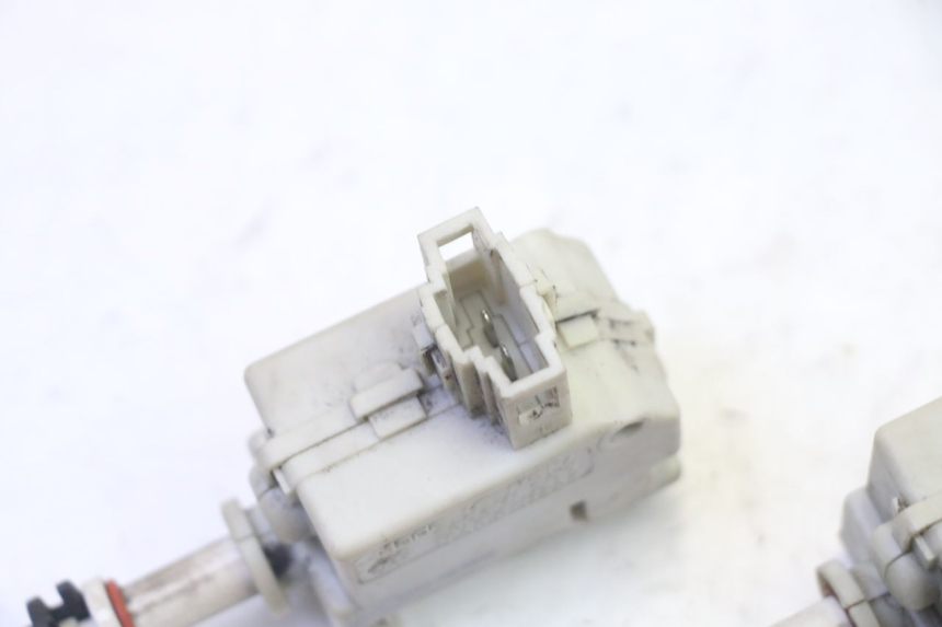 photo de MOTEUR OUVERTURE COFFRE PIAGGIO XEVO - X EVO 125 (2007 - 2017) - Zoom état d’usage