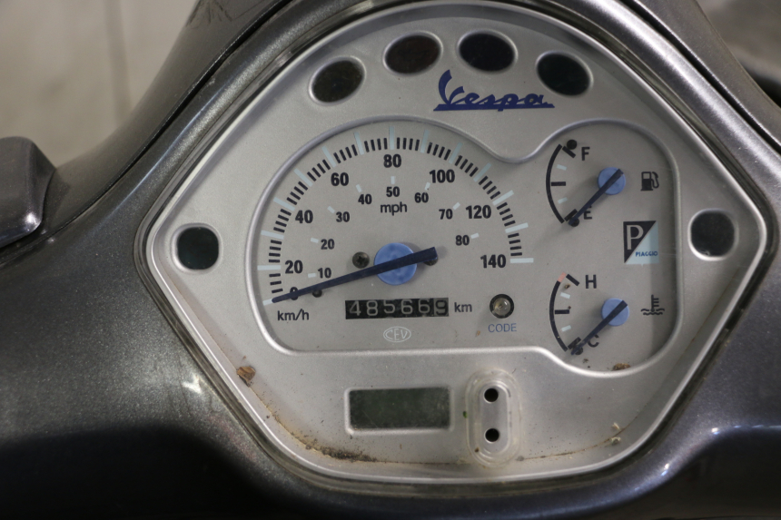 photo de MOTEUR PIAGGIO VESPA GRANTURISMO 125 (2003 - 2007) - Aperçu profil
