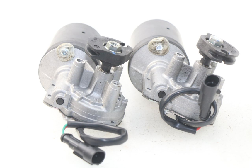 photo de MOTEUR ROLL LOCK PEUGEOT METROPOLIS 400 (2017 - 2020) - Gros plan technique