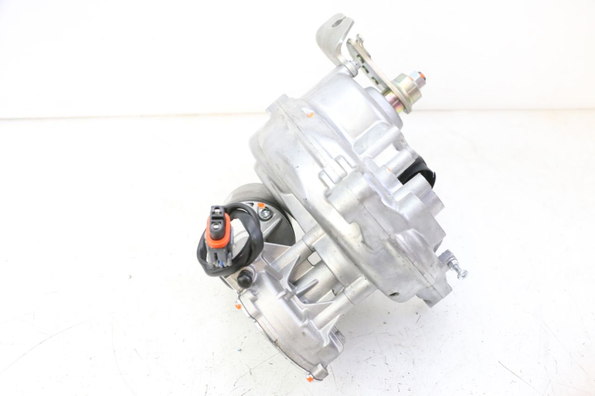 photo de MOTEUR ROLL LOCK PIAGGIO MP3 HPE 310 (2024 - 2025) - Gros plan technique