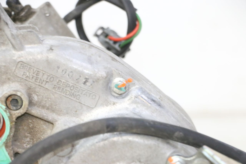photo de MOTEUR ROLL LOCK PIAGGIO MP3 LT 300 (2010 - 2016) - Angle alternatif