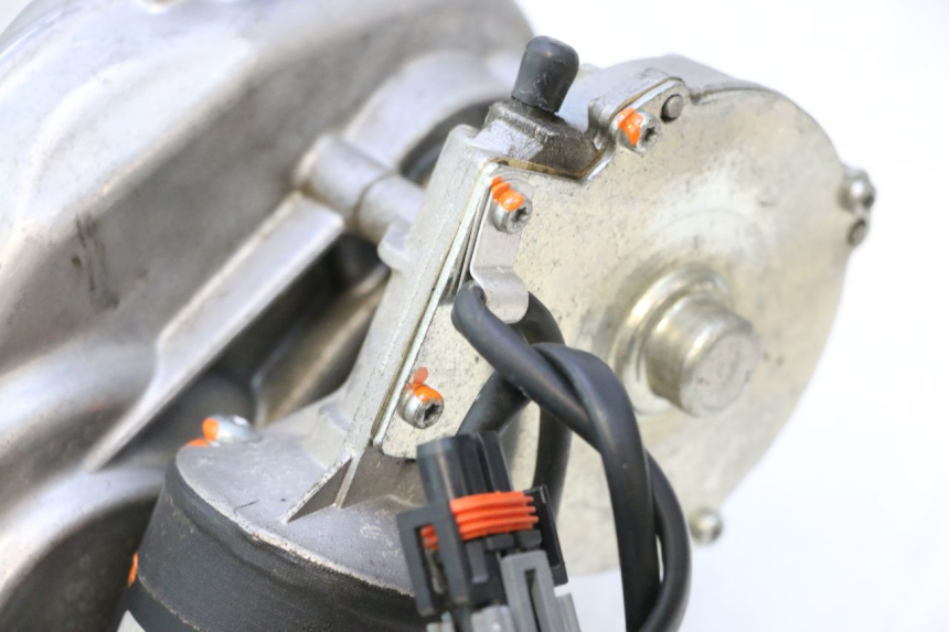 photo de MOTEUR ROLL LOCK PIAGGIO MP3 LT 300 (2010 - 2016) - Détails caractéristiques