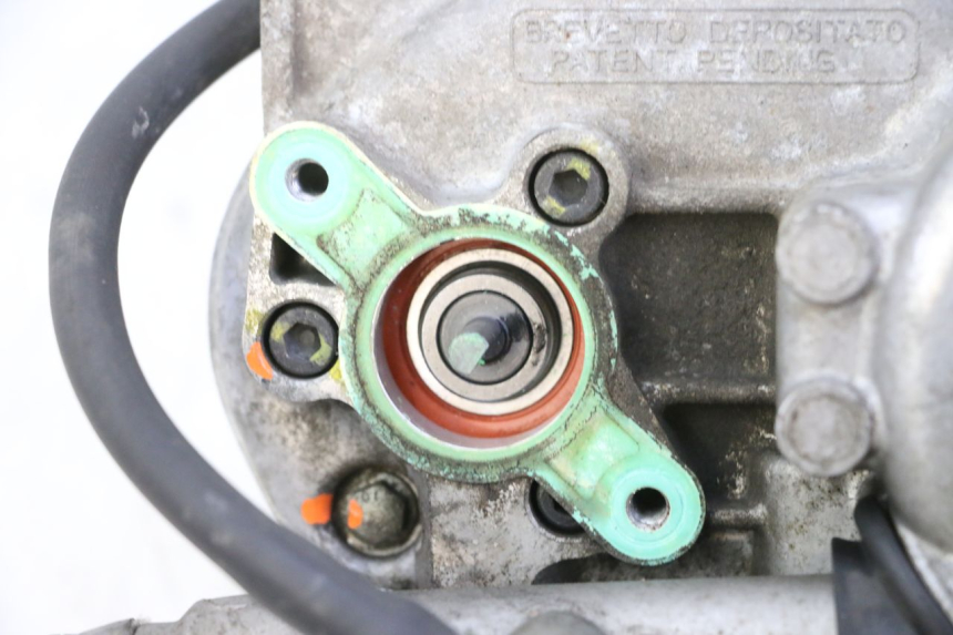 photo de MOTEUR ROLL LOCK PIAGGIO MP3 RL 250 (2006 - 2010) - Vue rapprochée