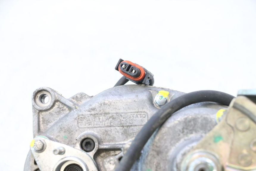 photo de MOTEUR ROLL LOCK PIAGGIO MP3 500 (2016 - 2018) - Vue rapprochée