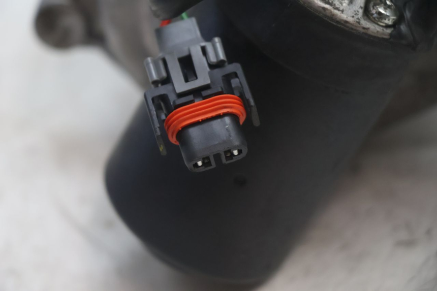 photo de MOTEUR ROLL LOCK PIAGGIO MP3 125 (2006 - 2014) - Vue d’ensemble