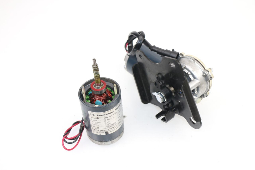 photo de MOTEUR ROLL LOCK PEUGEOT METROPOLIS 400 (2011 - 2016) - Zoom état d’usage