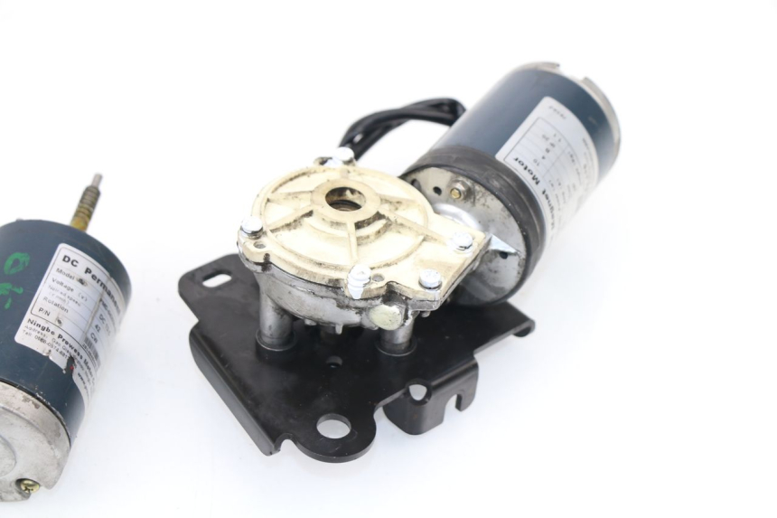 photo de MOTEUR ROLL LOCK PEUGEOT METROPOLIS 400 (2011 - 2016) - Vue d’ensemble