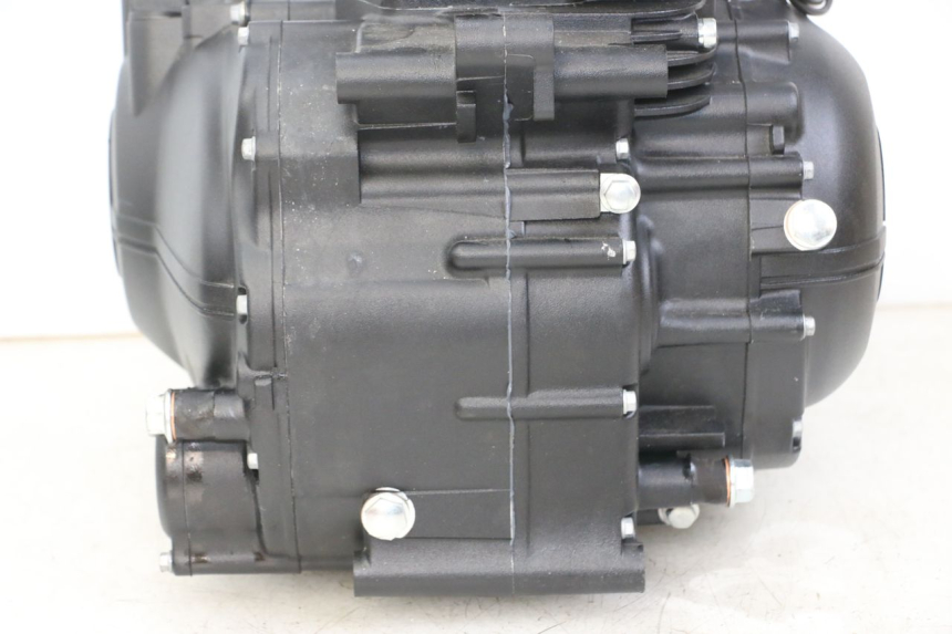 photo de MOTEUR ROYAL ENFIELD SCRAM 411 (2022 - 2024) - Détails caractéristiques