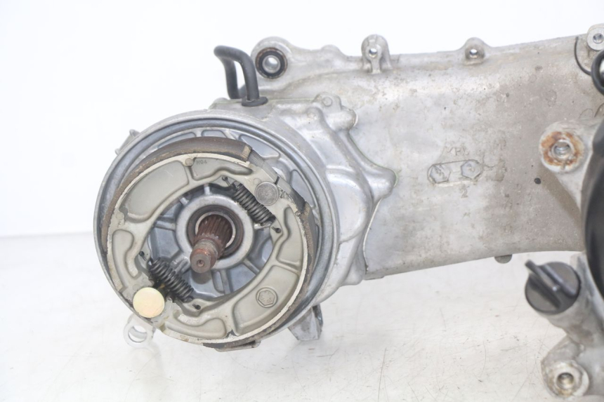 photo de MOTEUR HONDA SCV LEAD 100 (2003 - 2007) - Marquages et références