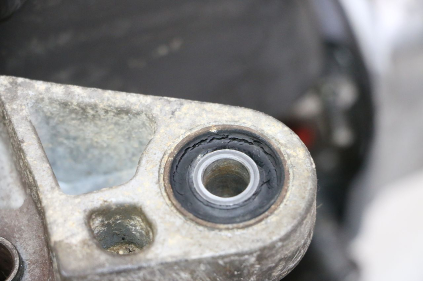 photo de MOTEUR HONDA SCV LEAD 100 (2003 - 2007) - Gros plan technique