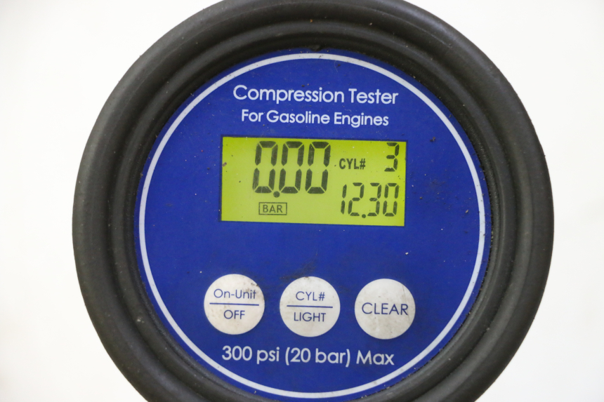 photo de MOTEUR TRIUMPH SPRINT 900 (1995 - 1998) - Gros plan technique