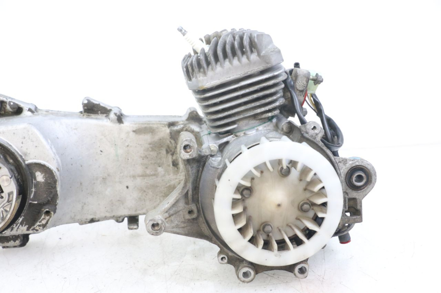 photo de MOTEUR PEUGEOT TKR TREKKER FURIOUS 50 (2005 - 2014) - Vue rapprochée
