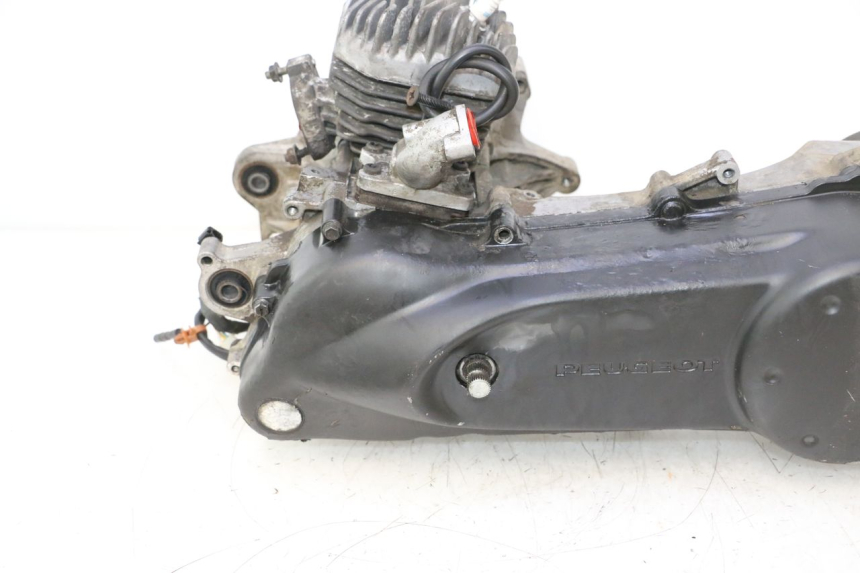 photo de MOTEUR PEUGEOT TKR TREKKER FURIOUS 50 (2005 - 2014) - Angle alternatif