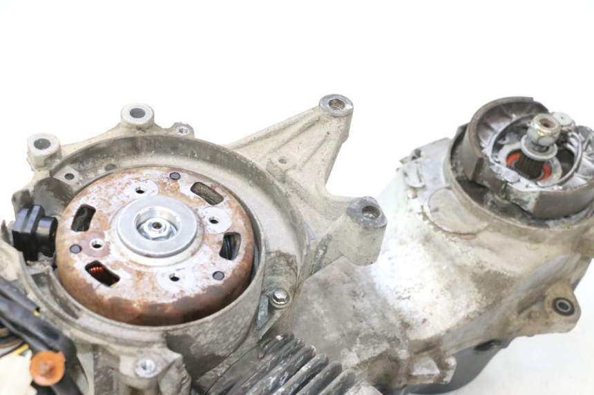 photo de MOTEUR PEUGEOT TKR TREKKER FURIOUS 50 (2005 - 2014) - Autre angle de vue