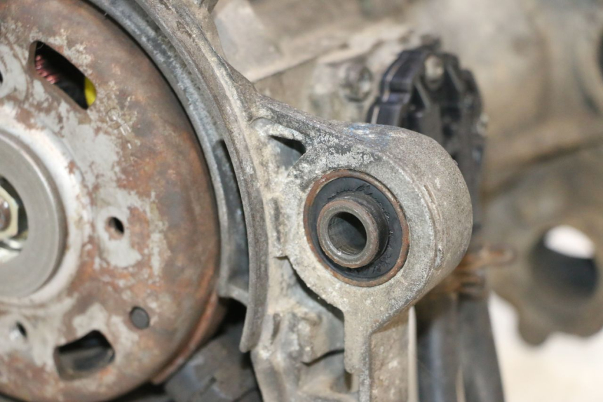 photo de MOTEUR PEUGEOT TREKKER TKR 50 (2005 - 2014) - Gros plan technique