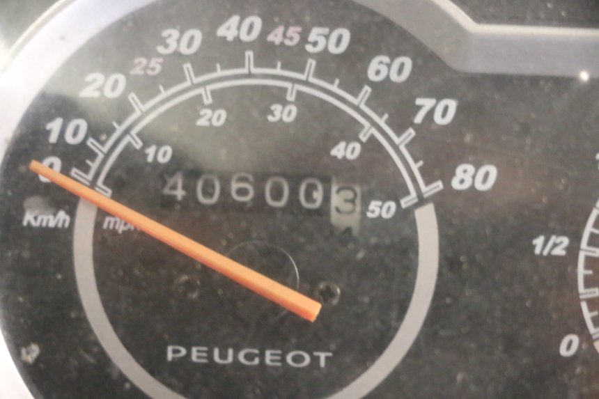 photo de MOTEUR PEUGEOT TWEET 4T 50 (2014 - 2019) - Gros plan technique