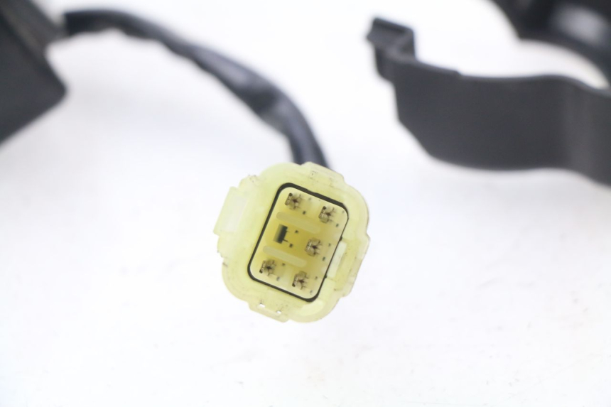 photo de MOTEUR VALVE ECHAPPEMENT HONDA CBR RR FIREBLADE 1000 (2006 - 2007) - Autre angle de vue