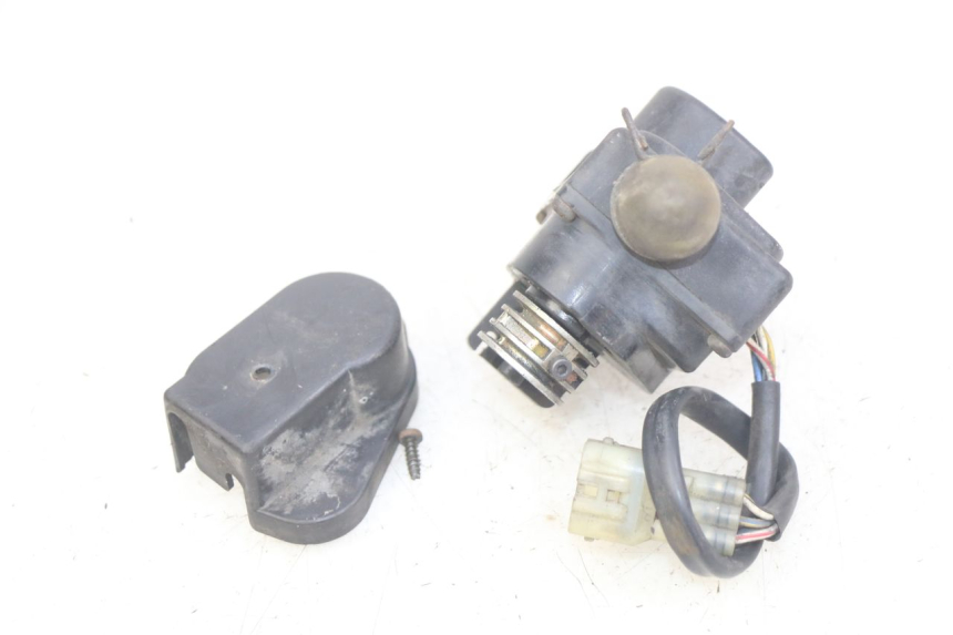 photo de VALVE D'ÉCHAPPEMENT DU MOTEUR HONDA FES PANTHEON 2T 125 (1998 - 2002) - Autre angle de vue