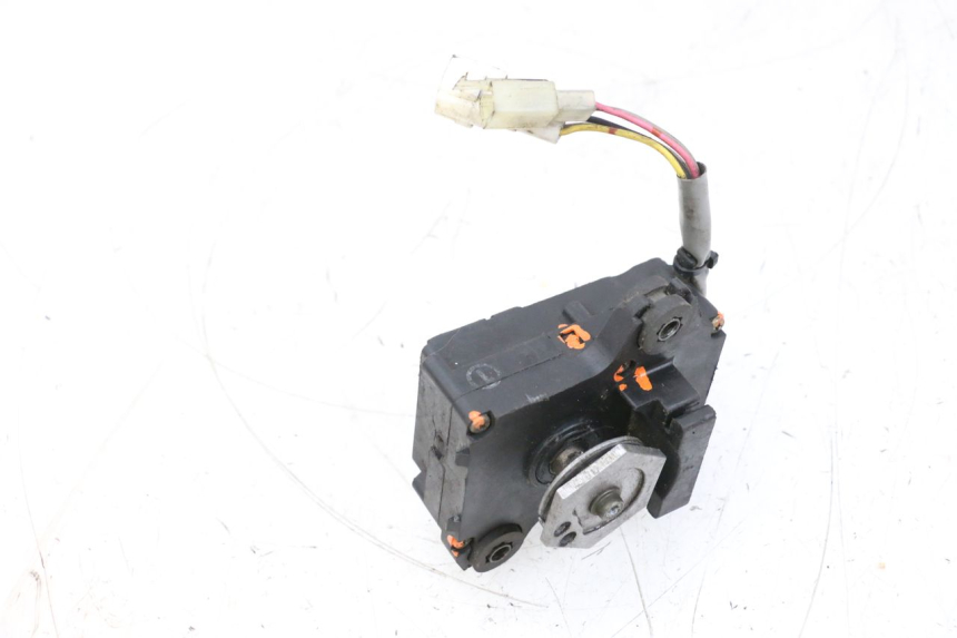 photo de MOTEUR VALVE ECHAPPEMENT SUZUKI GSXR GSX-R 1000 (2003 - 2004) - Points de fixation