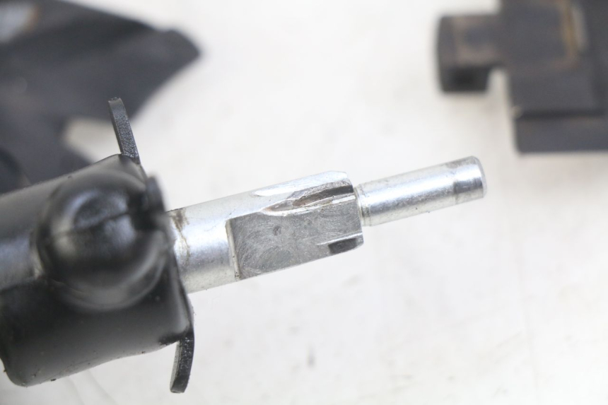 photo de MOTEUR VALVE ECHAPPEMENT KAWASAKI KX 85 (2001 - 2013) - Autre angle de vue