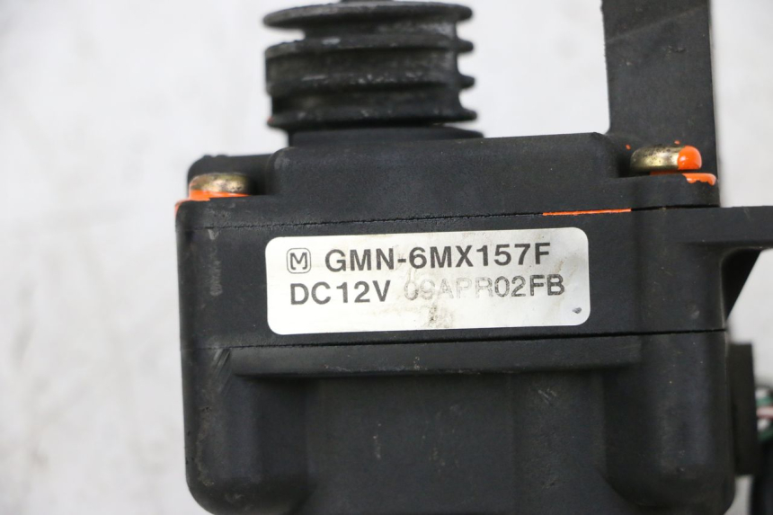 photo de MOTEUR VALVE ECHAPPEMENT HONDA NSR R 125 (1994 - 2003) - État de surface