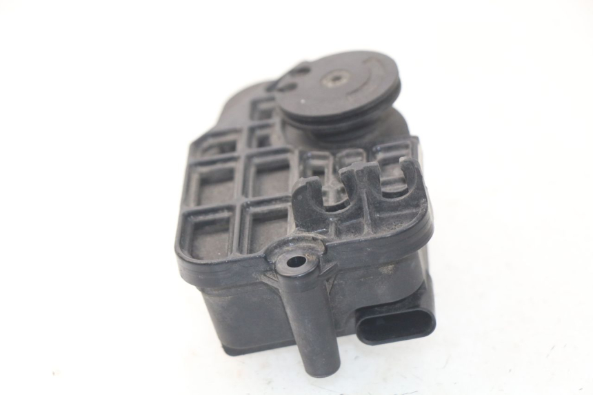 photo de MOTEUR VALVE ECHAPPEMENT BMW S RR ABS S1000RR 1000 (2009 - 2011) - Vue d’ensemble