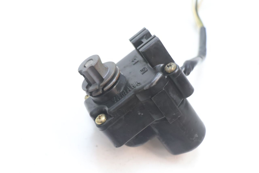 photo de MOTEUR VALVE ECHAPPEMENT YAMAHA YZF R GENESIS 750 (1993 - 1998) - Détail de la pièce