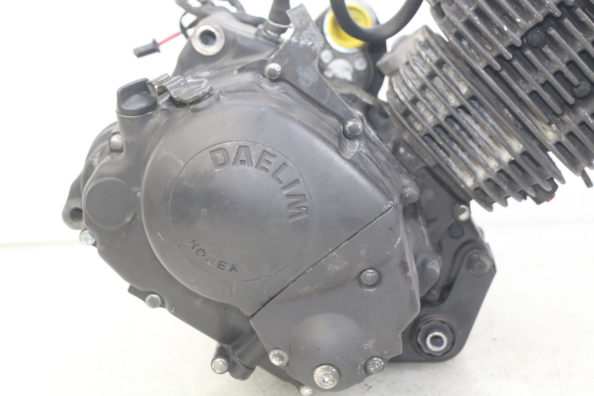 photo de MOTEUR DAELIM VL DAYSTAR 125 (2000 - 2011) - Vue d’ensemble