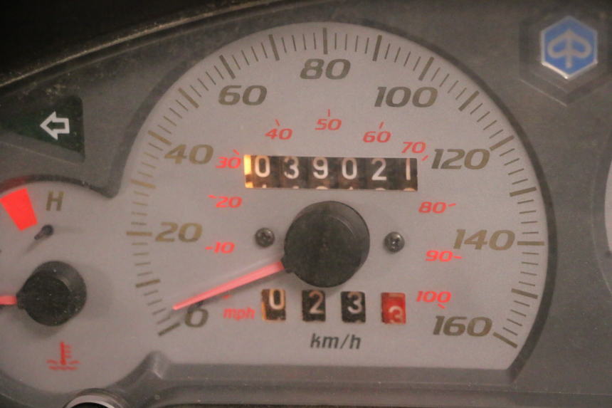 photo de MOTEUR PIAGGIO X8 125 (2004 - 2007) - Vue d’ensemble