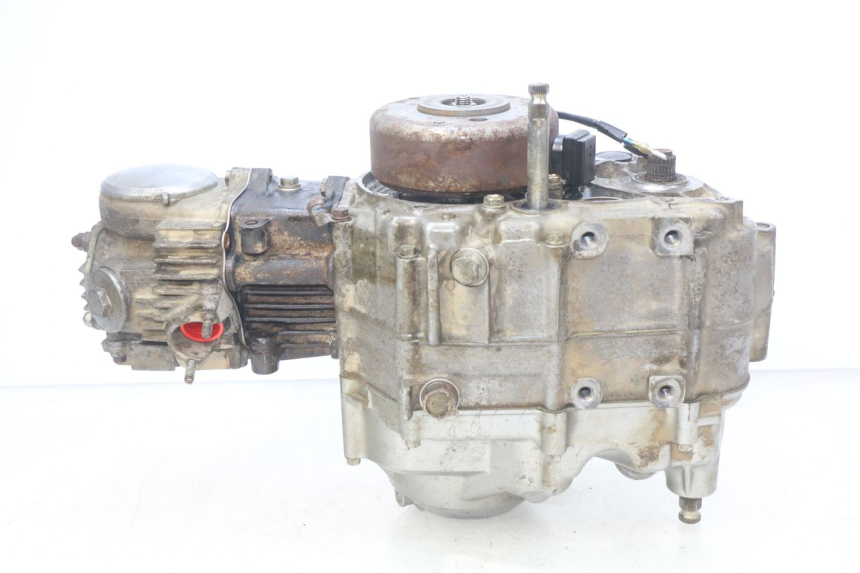 photo de MOTEUR HONDA XR 70 (1997 - 2003) - Gros plan technique