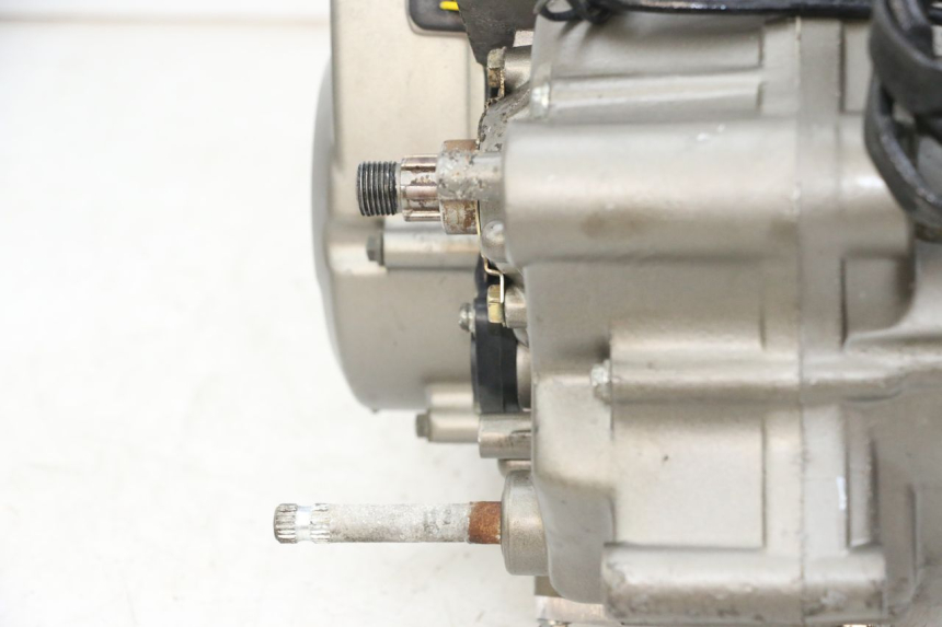 photo de MOTEUR HYOSUNG XRX 125 (2000 - 2008) - Autre angle de vue