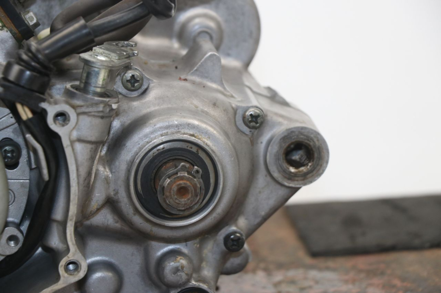photo de MOTEUR YAMAHA YZ 80 (1998 - 2001) - Gros plan technique