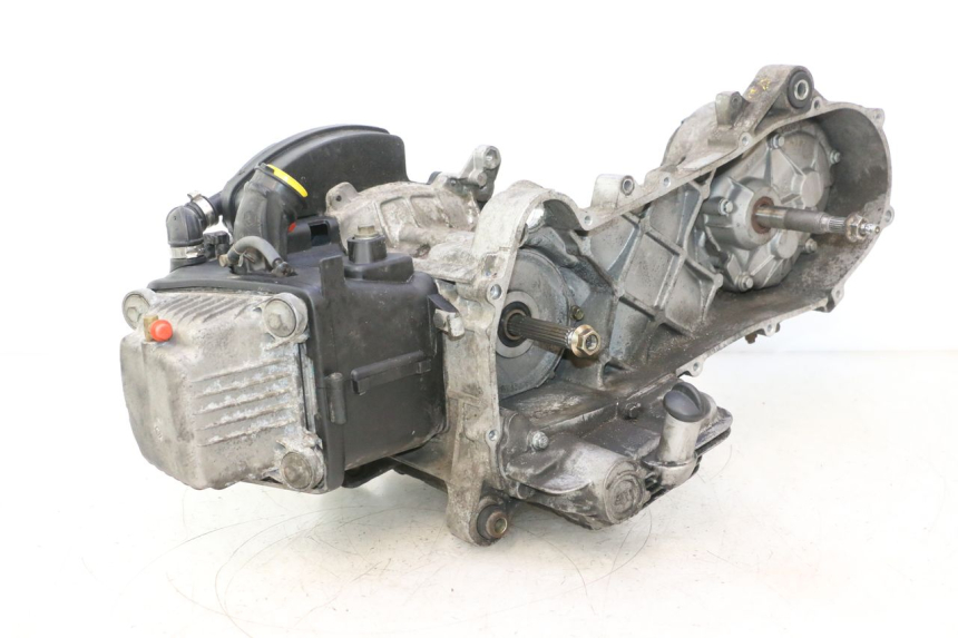 photo de MOTEUR PIAGGIO ZIP 4T 50 (2006 - 2017) - Angle alternatif