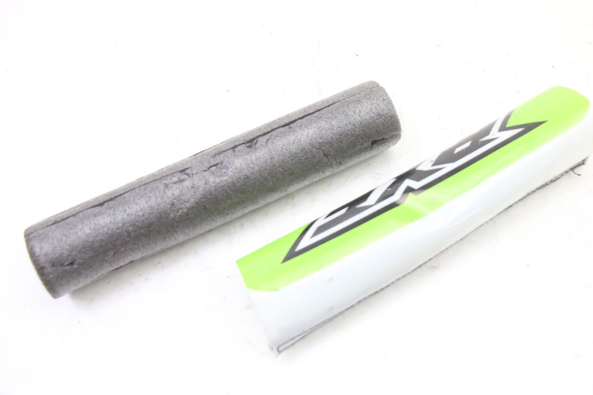 photo de MOUSSE DE GUIDON APOLLO RXF 125 - Autre angle de vue