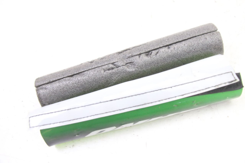 photo de MOUSSE DE GUIDON APOLLO RXF 125 - Gros plan technique