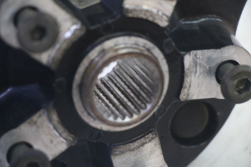 photo de MOYEU ROUE ARRIERE SYM FIDDLE 3 III 125 (2014 - 2020) - Autre angle de vue