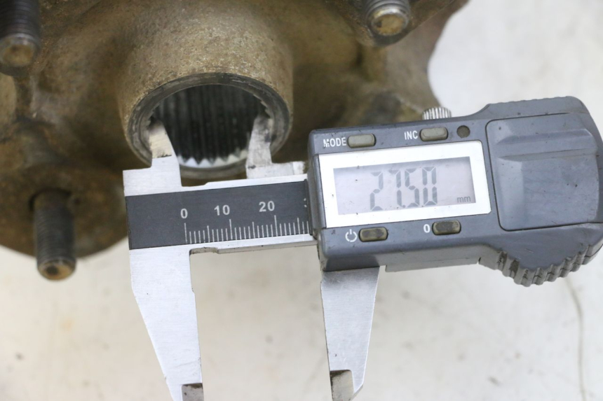 photo de MOYEU ROUE ARRIERE YAMAHA YFM GRIZZLY 550 (2008 - 2015) - Détail de la pièce