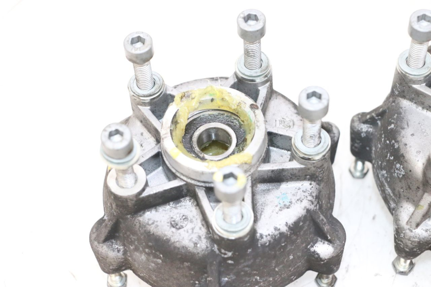 photo de MOYEU ROUE AVANT PIAGGIO MP3 HPE 300 (2019 - 2026) - Gros plan technique