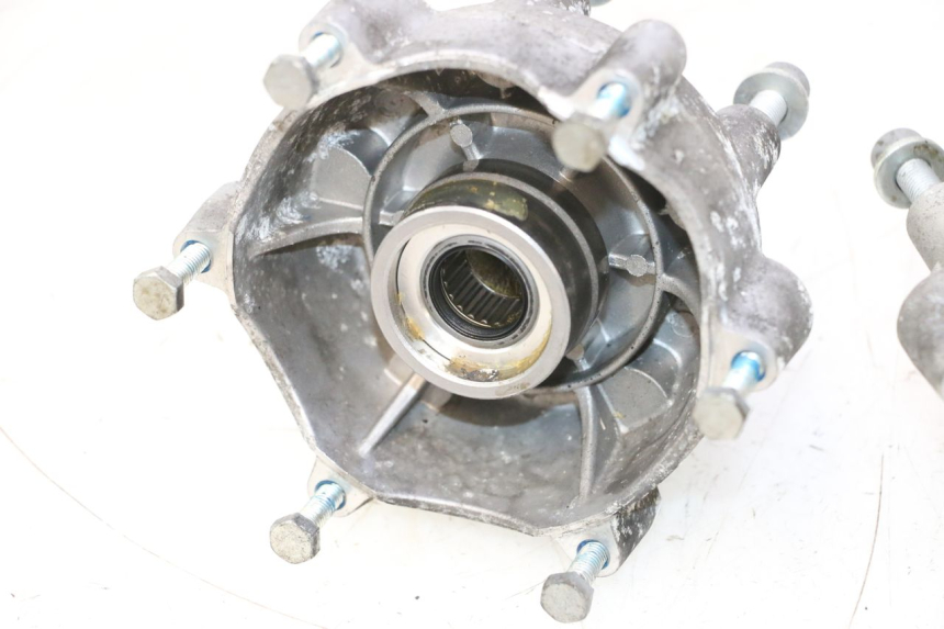 photo de MOYEU ROUE AVANT PIAGGIO MP3 HPE 530 (2022 - 2026) - Vue d’ensemble